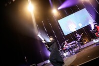 吉田結威（G, Vo）（撮影：白石達也）