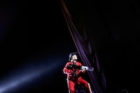 山田義孝（Vo）（撮影：白石達也）