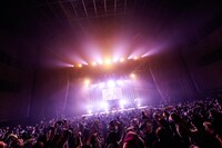 吉田山田「吉田山田10周年記念『大感謝祭』」の様子。（撮影：白石達也）