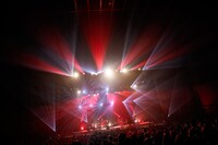 吉田山田「吉田山田10周年記念『大感謝祭』」の様子。（撮影：白石達也）