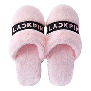 「BLACKPINK 2019-2020 WORLD TOUR IN YOUR AREA POPUP STORE」で販売されるルームシューズ。