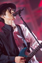 草野マサムネ（Vo, G）（写真：内藤順司）