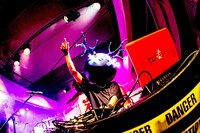 DANGER×DEER（DJ / KSUKE）（撮影：浜野カズシ）