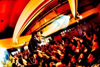 セキはん（キャーキャーうるさい方と女声）（撮影：浜野カズシ）