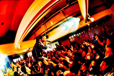 セキはん（キャーキャーうるさい方と女声）（撮影：浜野カズシ）