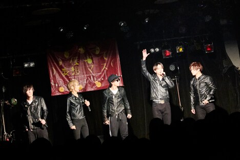 コント「キュー新塾」の様子。(撮影:上溝恭香)