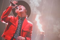 山田義孝（Vo）（撮影：松本いづみ）