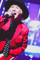 山田義孝（Vo）（撮影：松本いづみ）