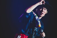 山田義孝（Vo）（撮影：松本いづみ）