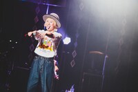 山田義孝（Vo）（撮影：松本いづみ）