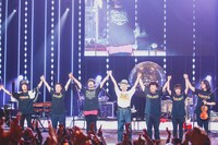 吉田山田「吉田山田10周年記念『大感謝祭』」の様子。（撮影：松本いづみ）