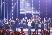 吉田山田「吉田山田10周年記念『大感謝祭』」の様子。（撮影：松本いづみ）