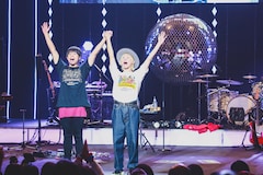 吉田山田 大感謝祭 で10周年をファンと祝う これが僕らの10年のすべて ライブレポート 写真48枚 音楽ナタリー 吉田山田 大感謝祭 で10周年をファンと祝う これが僕らの10年のすべて ライブレポート 写真48枚 音楽ナタリー