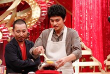 スパイスカレーを作る北村匠海（DISH//）。(c)カンテレ