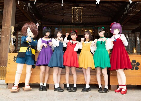 左から鬼太郎、まねきケチャ、ねこ娘。（写真提供：日本コロムビア）