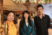 左から阿木燿子、小野リサ、宇崎竜童。