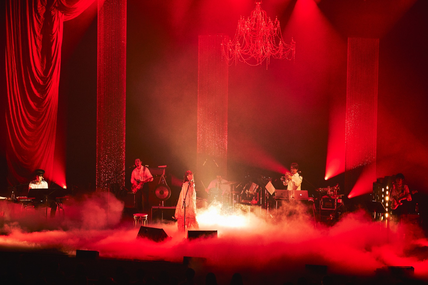 吉澤嘉代子「デビュー5周年記念 吉澤嘉代子のザ・ベストテン」の様子。（photo by Tetsuya Yamakawa）