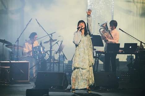 吉澤嘉代子「デビュー5周年記念 吉澤嘉代子のザ・ベストテン」の様子。（photo by Tetsuya Yamakawa）