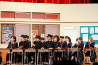 学園コントでの生徒たち。（撮影：関口佳代）