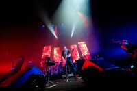 「10th Anniversary Show at Tokyo International Forum」より。（撮影：三吉ツカサ）