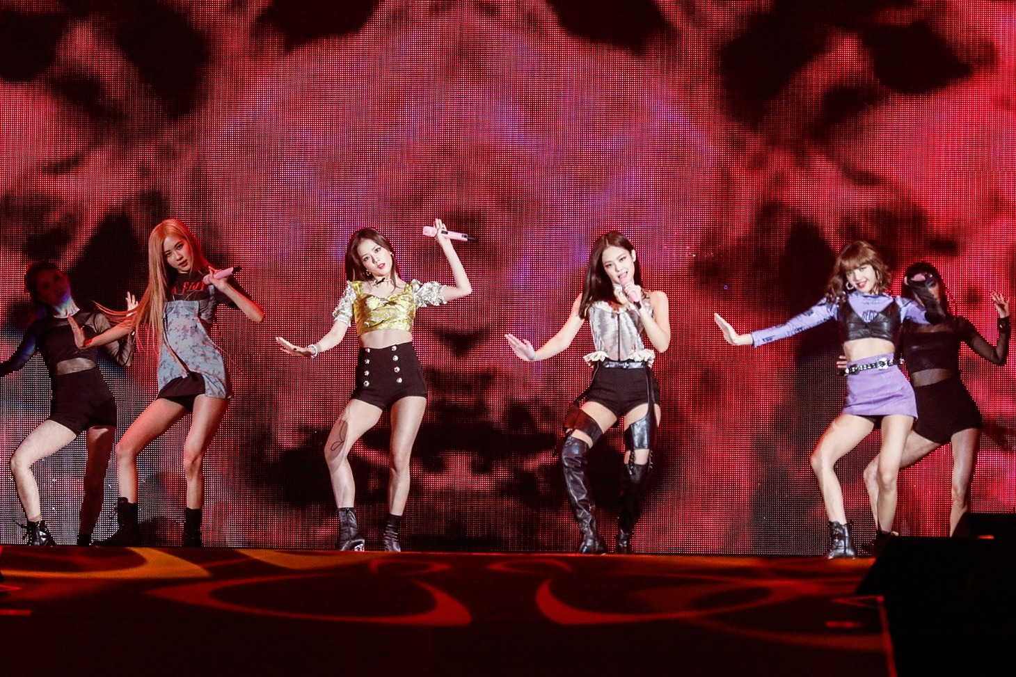 BLACKPINK「BLACKPINK 2019-2020 WORLD TOUR IN YOUR AREA」東京・東京ドーム公演の様子。