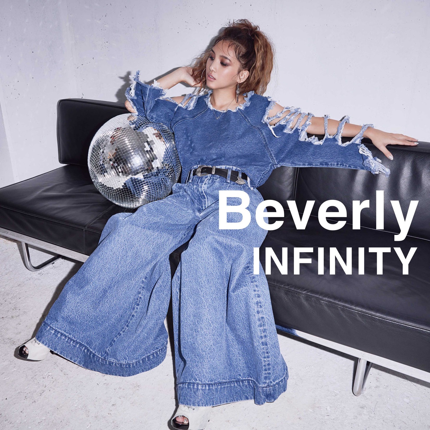 Beverlyy「INFINITY」CD+Blu-ray仕様ジャケット。