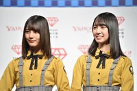 左から小坂菜緒、金村美玖。