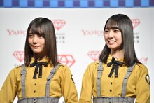 左から小坂菜緒、金村美玖。