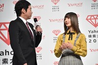 今田耕司に「小豆島が好き」と明かす小坂菜緒（右）。