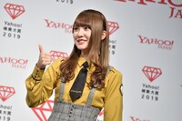 日向坂46のサインを間違えずに書けることを自慢する加藤史帆。