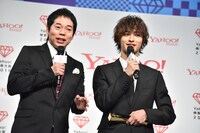 左から今田耕司、横浜流星。