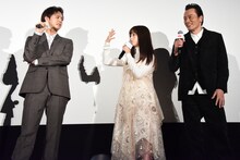 左から片寄涼太（GENERATIONS from EXILE TRIBE）、橋本環奈、遠藤憲一。