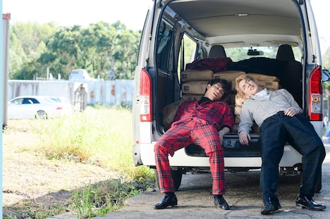 「貴族誕生 -PRINCE OF LEGEND-」第3話より。左から信虎（板垣瑞生）、歩夢（前田公輝）。(c)2020「PRINCE OF LEGEND」製作委員会