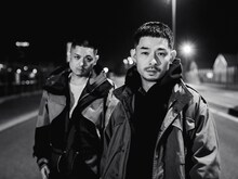 左からMACCHO、ZORN。