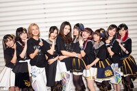 RAISE A SUILENとRoselia。（写真提供：ブシロード）