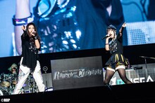 Raychellと相羽あいな。（写真提供：ブシロード）