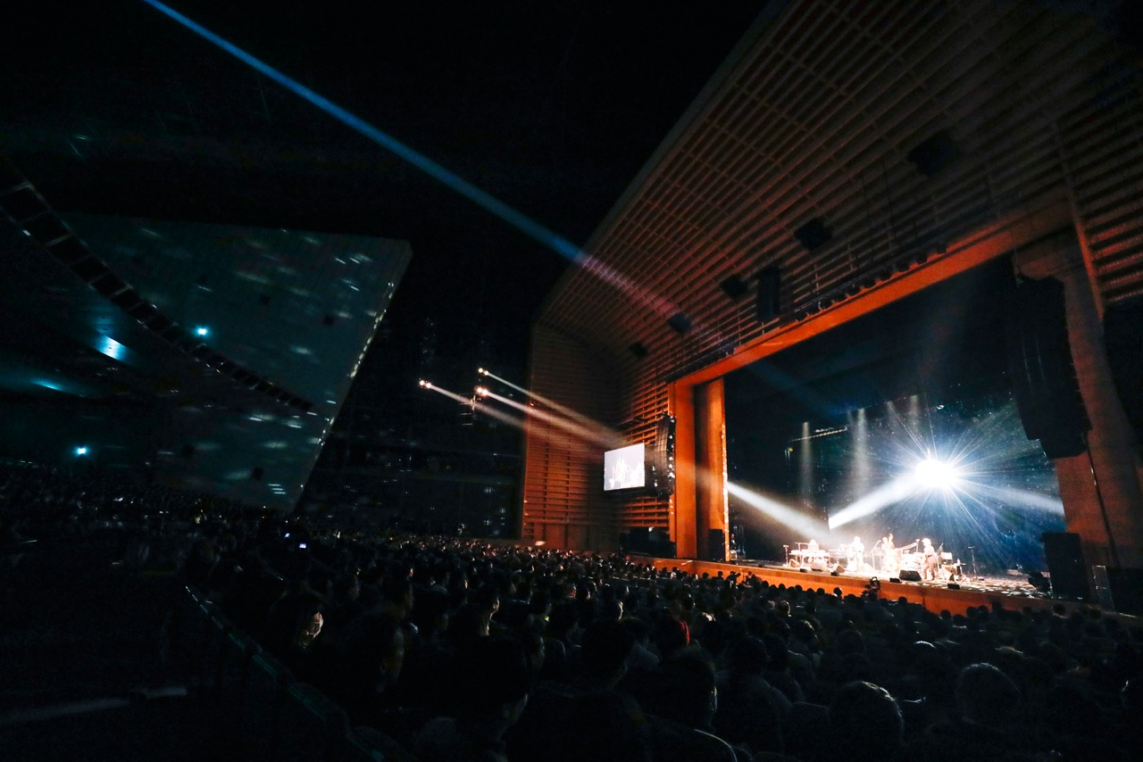 「細野晴臣 音楽活動50周年記念オフィシャル・プロジェクト『Day1 細野晴臣 50周年記念特別公演』」の様子。（撮影：関口佳代）
