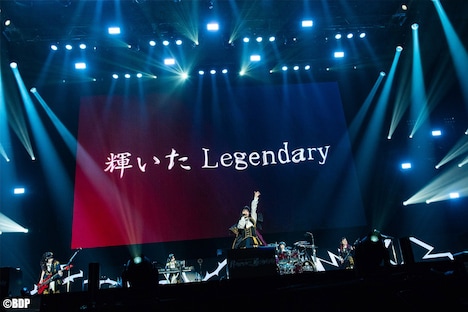 Roseliaのライブの様子。（写真提供：ブシロード）