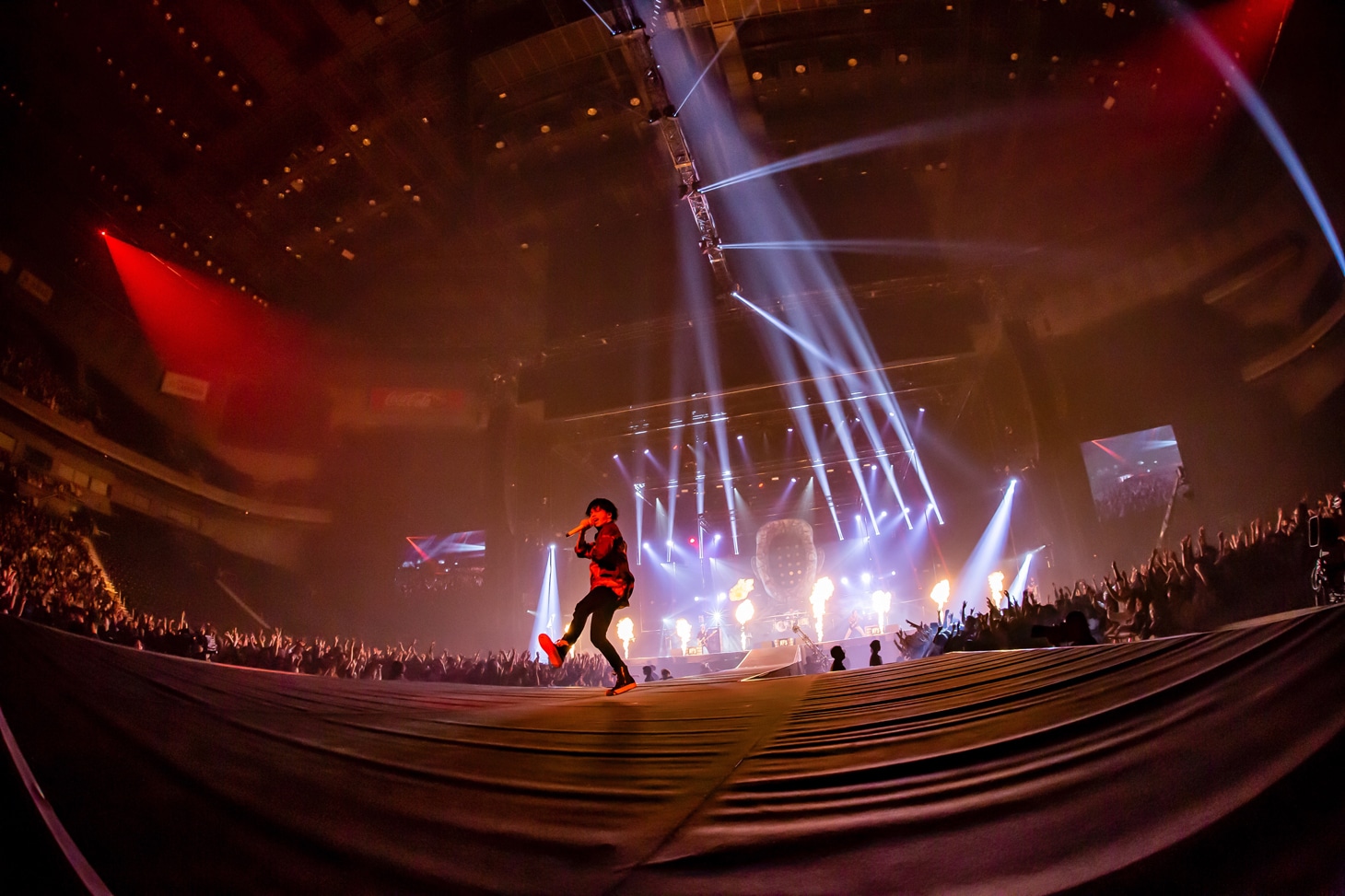 Hiro（Vo）（Photo by TAKASHI KONUMA）