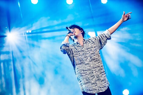 Hiro（Vo）（Photo by TAKASHI KONUMA）