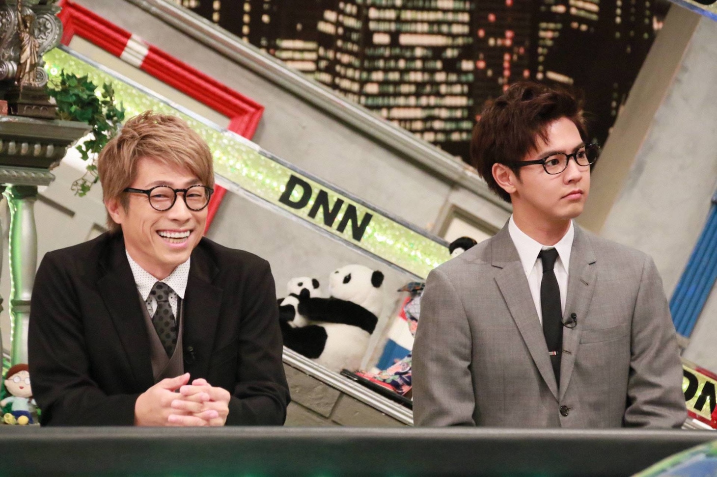 左から田村淳、片寄涼太。(c)フジテレビ