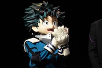 拍手をする緑谷出久。