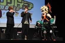 左から岡本信彦、石川界人、爆豪勝己。