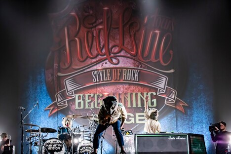 MAN WITH A MISSION（Photo by TAKASHI KONUMA）