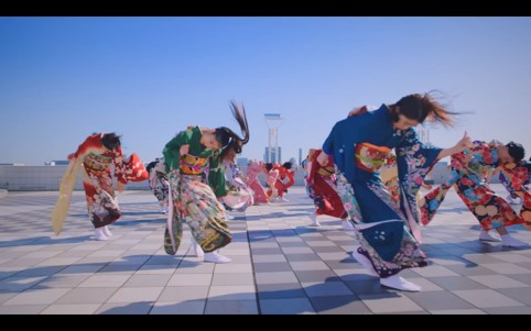 Jewel「I'm with You」ミュージックビデオのワンシーン。