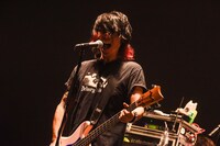 難波章浩（Vo, B / NAMBA69）（Photo by Masanori Fujikawa）