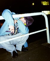 KANGOL「Faux Fur Casual」を着用したFukase。