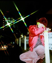 KANGOL「Faux Fur Casual」を着用したFukase。