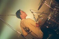 粕谷哲司（Dr）（Photo by Naruki Yamaguchi）