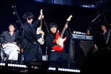 バカリズムとフジファブリックによるコラボユニット・フジファブリズム。（撮影：山内洋枝）